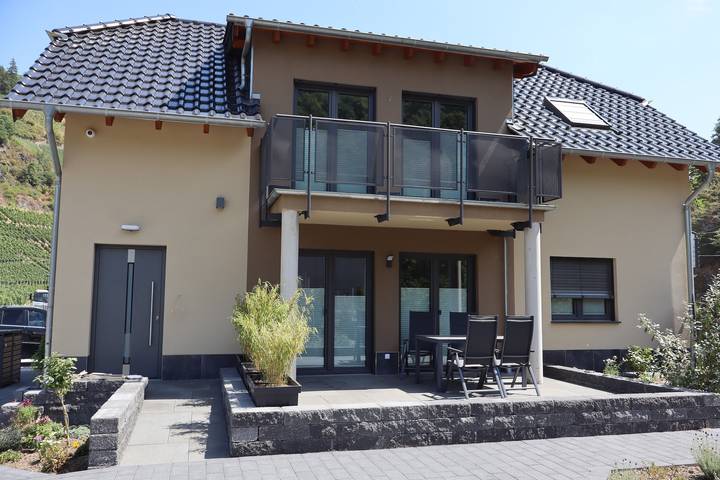 Ganze Wohnung, Apartment 'Erdgeschoss' mit privater Terrasse, Wlan und Klimaanlage in Bad Neuenahr, Ahrtal