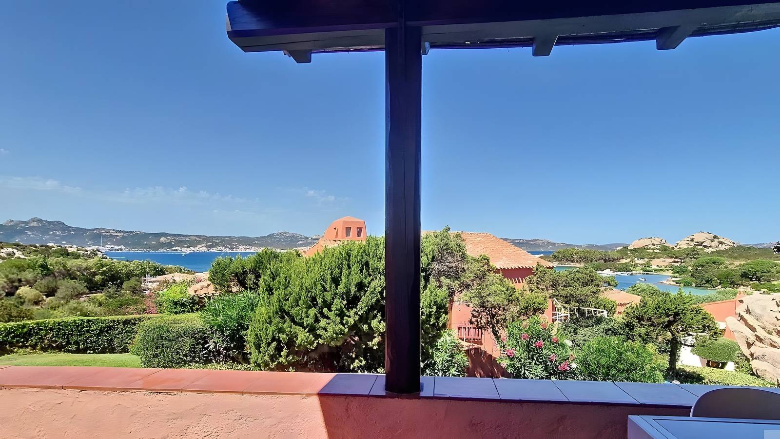 Ganzes Studio, Studio-Apartment 'Monolocale Porto Sole N 4' mit Meerblick, privater Terrasse & Klimaanlage in Baja Sardinia, Arzachena