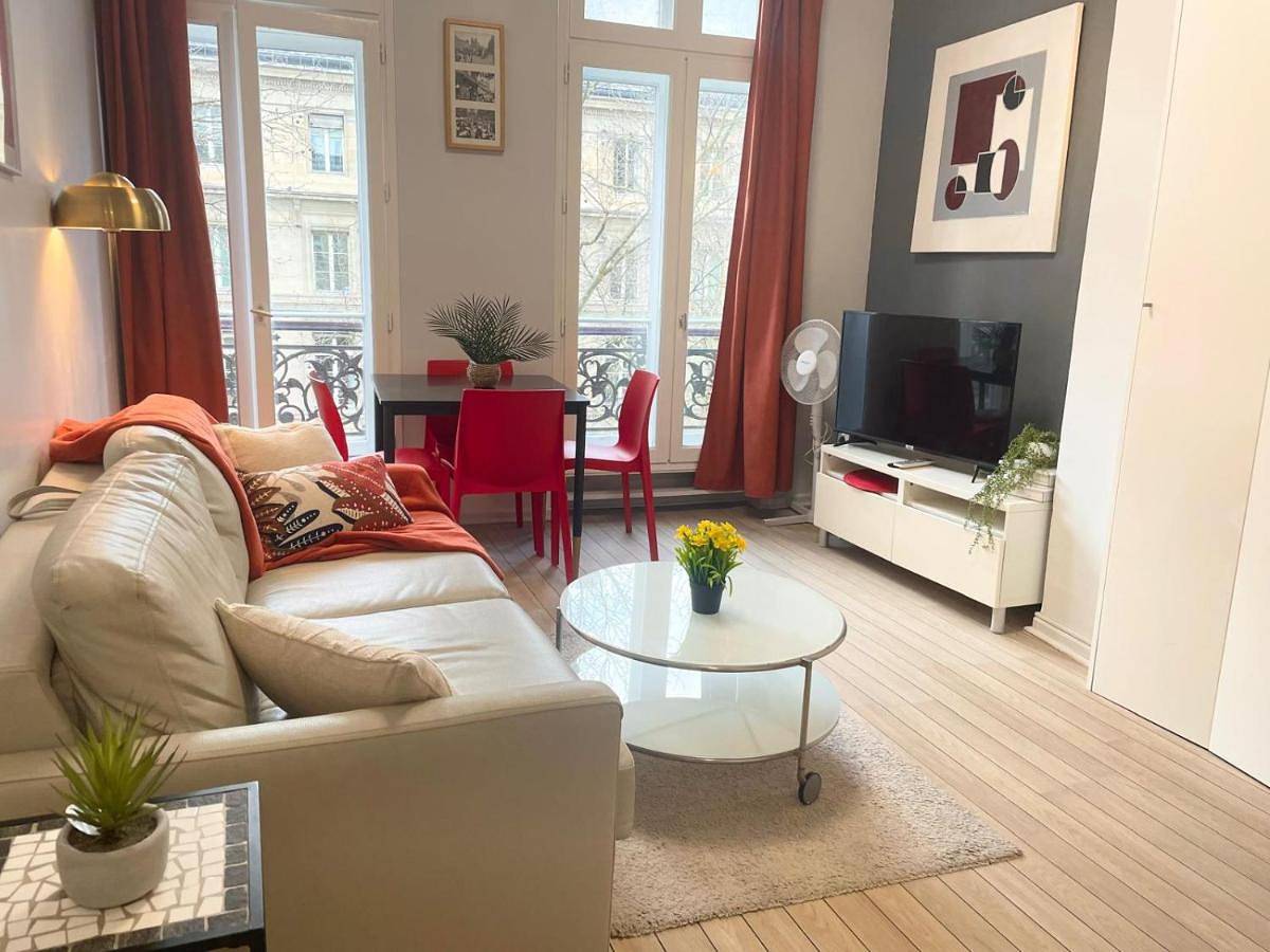 Appartement entier, Standard Apartment in Paris, Île de France