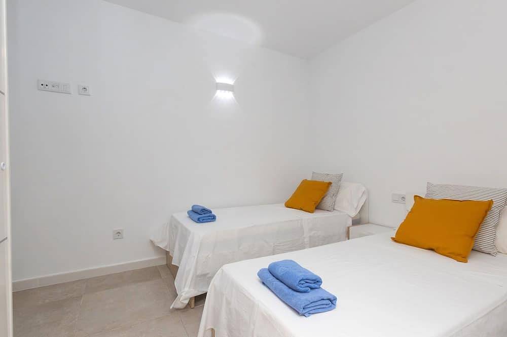 Apartamento entero, Bonito apartamento para 4 personas con piscina, Wifi, A/C, Tv y balcón in Segur de Calafell, Calafell