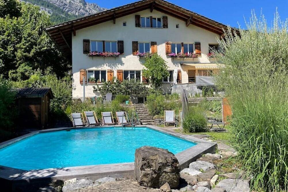 Ganze Wohnung, Haus mit wunderschöner Seesicht, Garten und Pool in Brienz, Berner Oberland