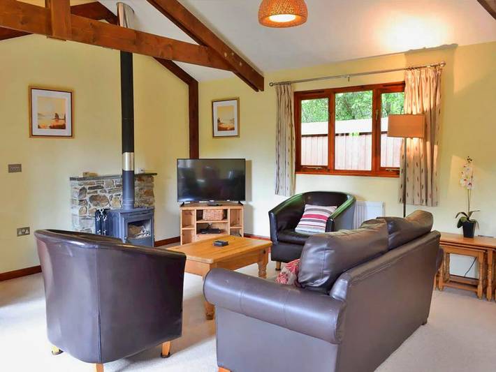 Vacation rental for 4 people, with hot tub and yard as well as sauna and pool, kid friendly in South West England