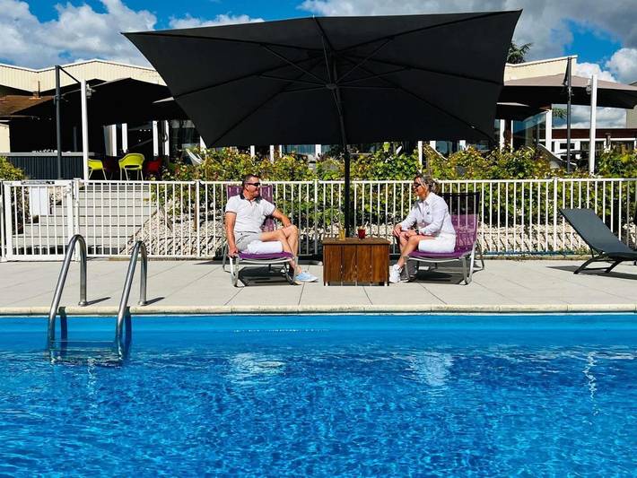 Hôtel pour 4 personnes, avec piscine et jardin, animaux acceptés