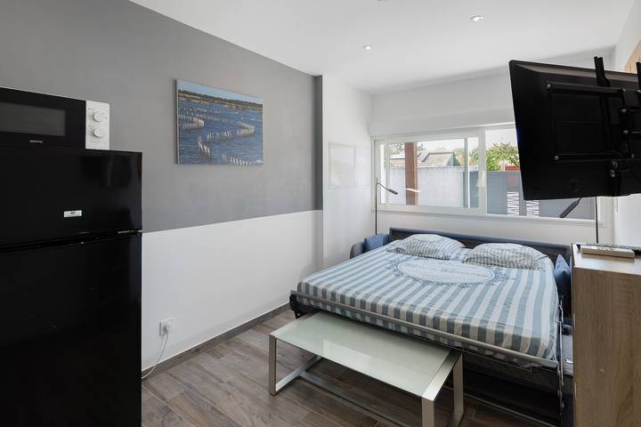 Hel enrumslägenhet, Studio Apartment 'Meublé À 25 Min Des Plages' with Private Terrace, Wi-Fi and Air Conditioning in Saturargues, Medelhavskusten (Frankrike)