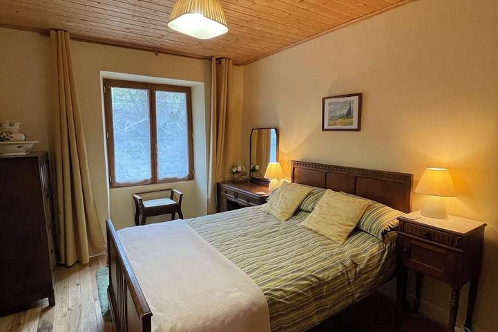 Gîte pour 10 personnes, avec jardin et terrasse à Compains - 4