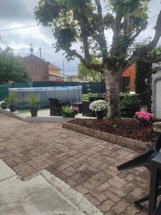 Location de vacances pour 7 personnes, avec jardin et vue ainsi que terrasse et piscine à Éclaron-Braucourt-Sainte-Livière - 4