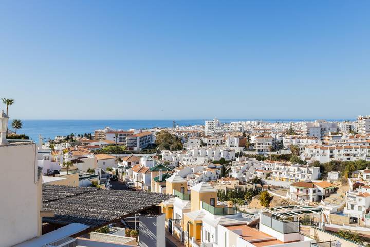 Entire apartment, "One Bedroom Penthouse" Near the Beach with Sea View, Pool, Wi-Fi & Terrace in Playa de Burriana, Nerja