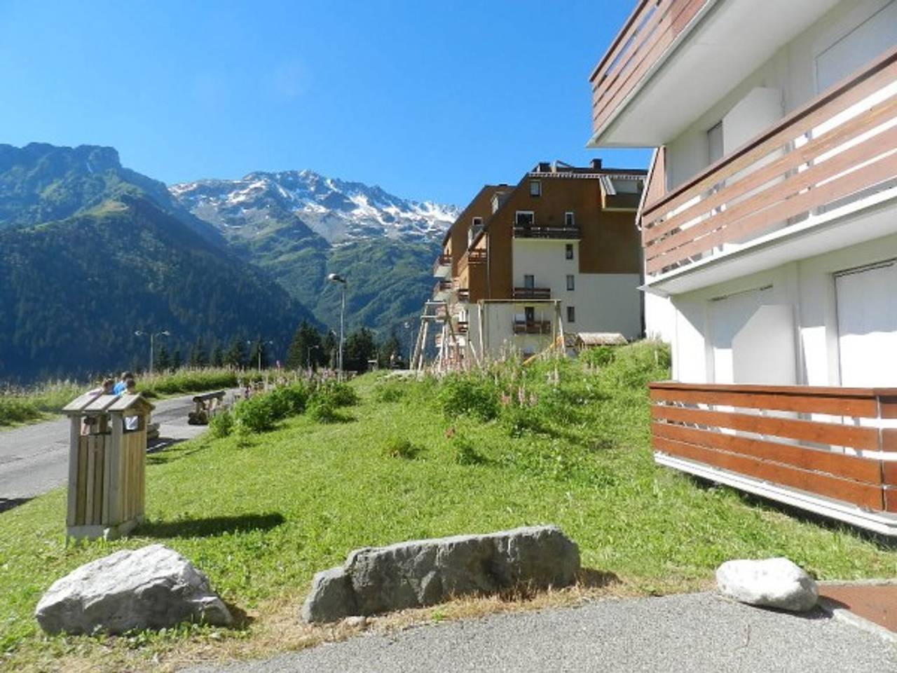 Entire apartment, Cozy 2-room cabin apartment with balcony, near slopes, Le Pleynet in La Ferrière, Le Pleynet