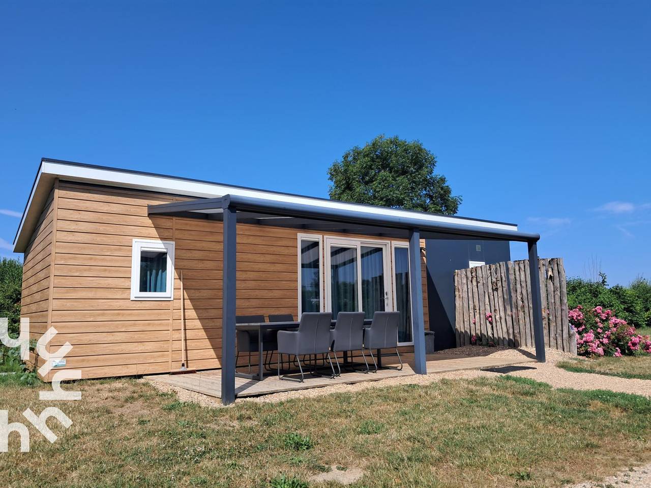 Modern 6-person vacation chalet on child-friendly farm campsite near Zoutelande in Meliskerke, Walcheren