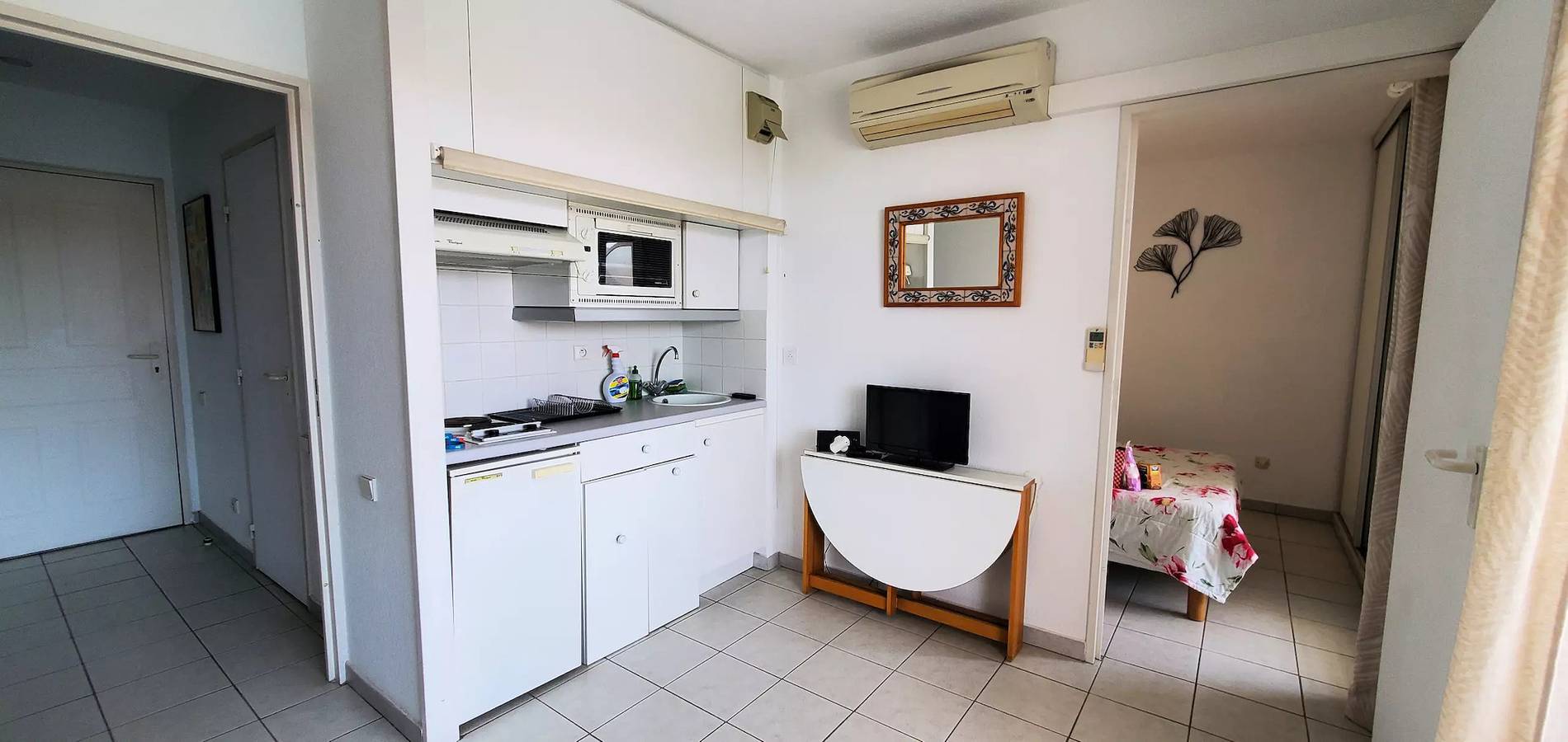 Appartement entier, Port Fréjus, 100 m des plages, le Cesaree, T2 30m2 in Fréjus Plage, Fréjus