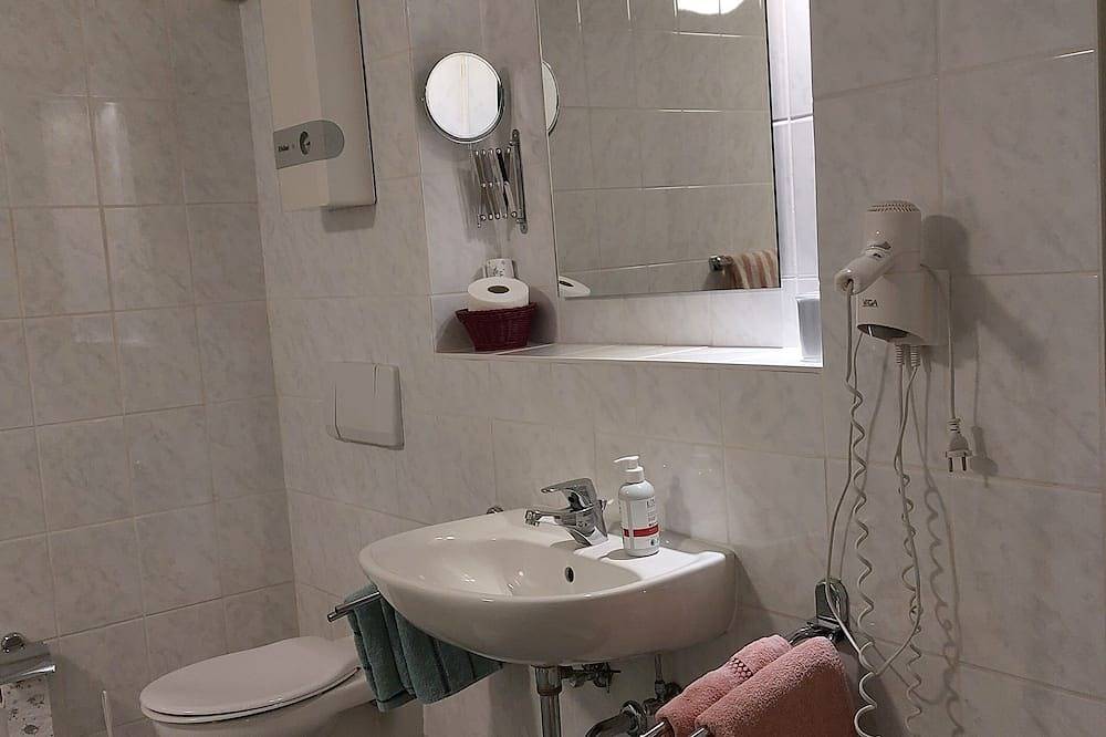 Appartement entier, Location-Classique-Salle de Bain amenagée-Terrasse in Bad Driburg, Arrondissement de Höxter