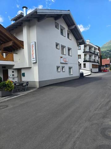 Ferienhaus für 4 Personen, mit Ausblick und Garten in Serfaus