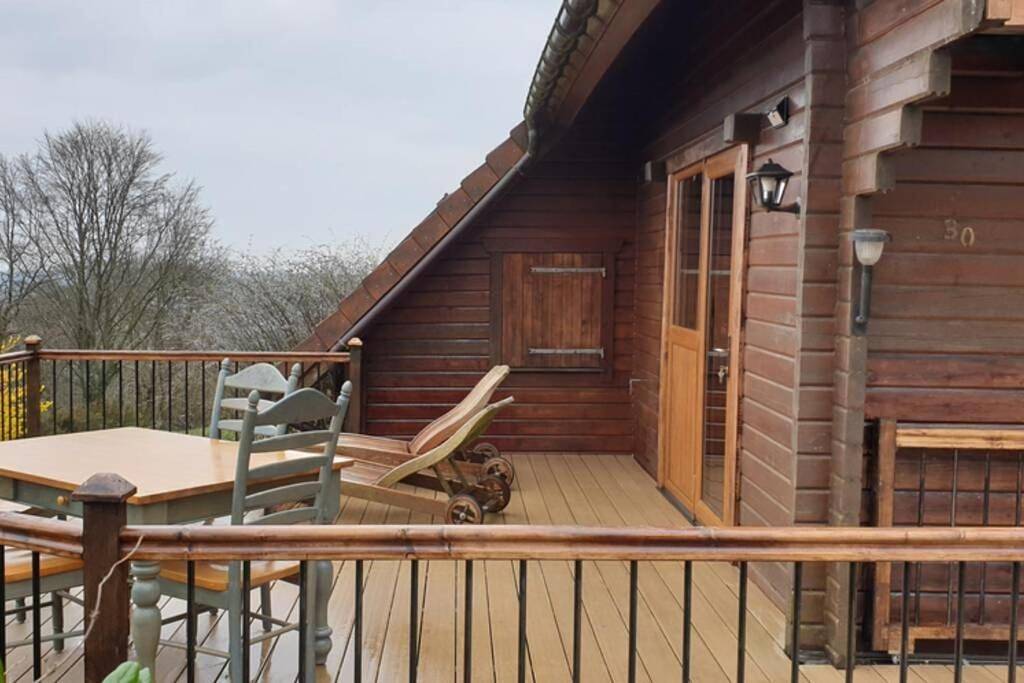 3 Bedroom Lodge over looking Lake Dathee & Golf Course in Saint-Germain-de-Tallevende-la-Lande-Vaumont, Région de Vire