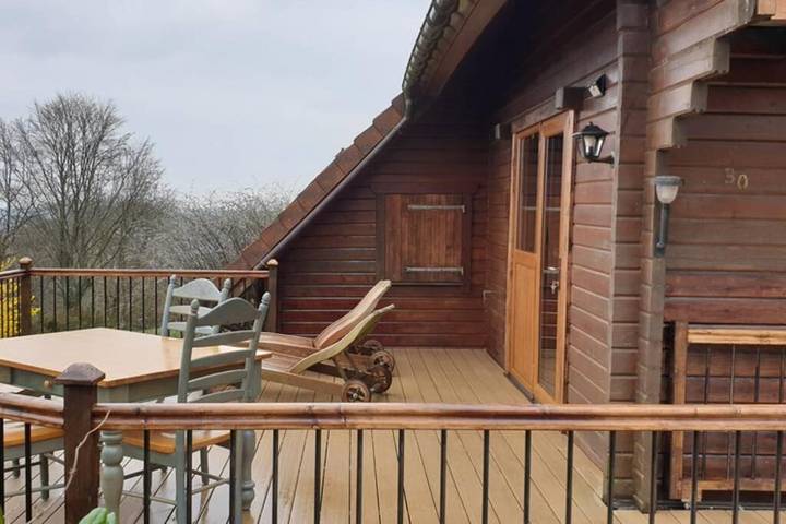 Gîte pour 6 personnes, avec vue sur le lac et jardin ainsi que piscine et vue, animaux acceptés dans Lac de la Dathée - 4