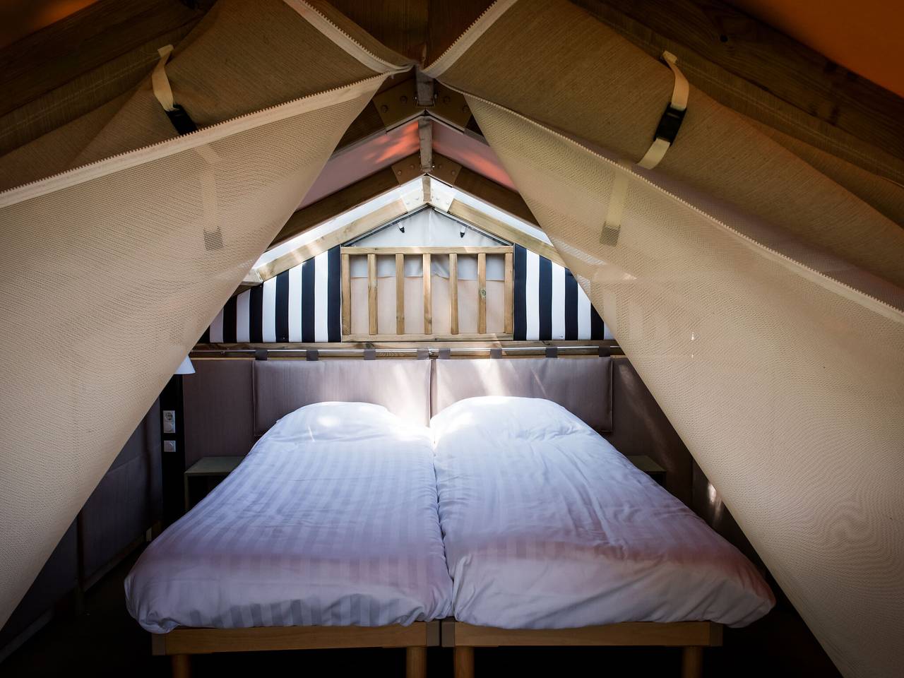 Tentlodge met badkamer 16 km van Maastricht in Zutendaal, Hasselt en omgeving