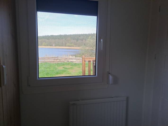 Hel semesterlägenhet, Tiny Home 'Haus Hecht' with Lake View, Wi-Fi, and Air Conditioning in Lohmen, Mecklenburgska sjöarna