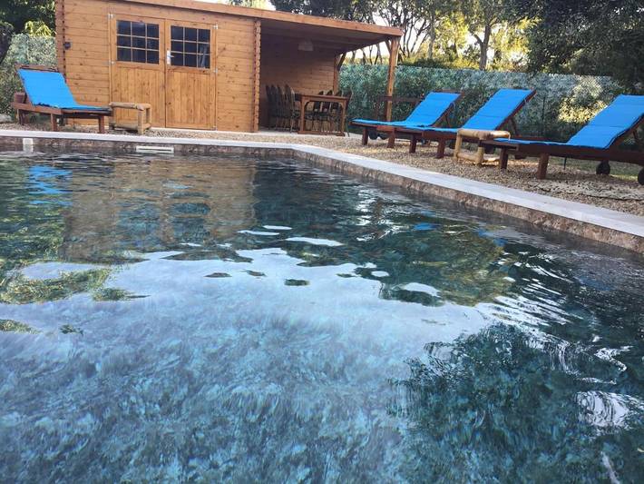 Location de vacances pour 8 personnes, avec terrasse ainsi que vue et piscine à Sanilhac-Sagriès - 3