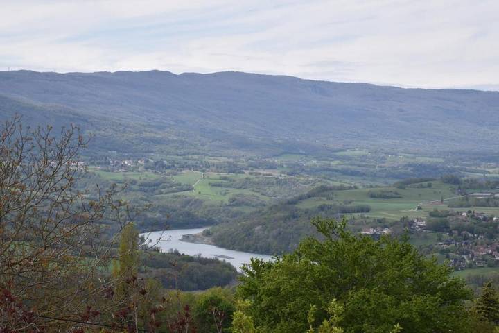 Location de vacances pour 4 personnes, avec vue ainsi que terrasse et piscine à Seyssel - 2