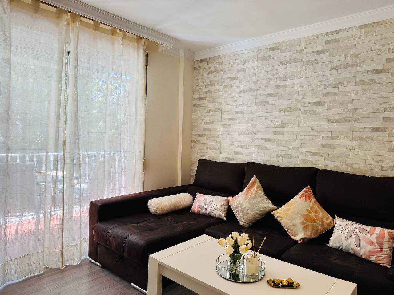 Ganze Wohnung, Apartment 'Comodidad Cerca Del Centro Granada' mit Gemeinschaftspool, Wlan & Klimaanlage in Albolote, Granada Provinz