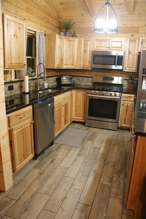 Modern Cabin on wooded 20 acres with scenic view in Lake Cumberland