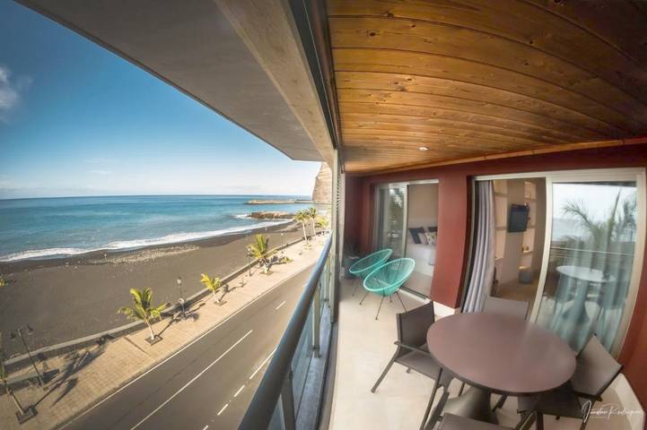 Ferienwohnung für 4 Personen, mit Balkon und Whirlpool sowie Terrasse und Ausblick