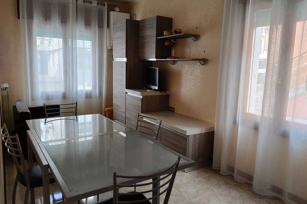 Entire apartment, Modern flat close to Caorle Ponente Beach in Caorle, Venice Province