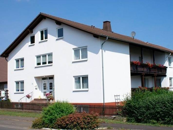 Ferienwohnung/Pension Hensler - Ferienwohnung mit 60 qm im Obergeschoss, max. für 2 Personen in Herbstein, Vogelsberg Region