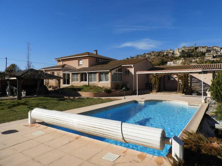 Location de vacances pour 12 personnes, avec Terrasse ainsi que Jardin et Piscine à Dauphin (homonymie)