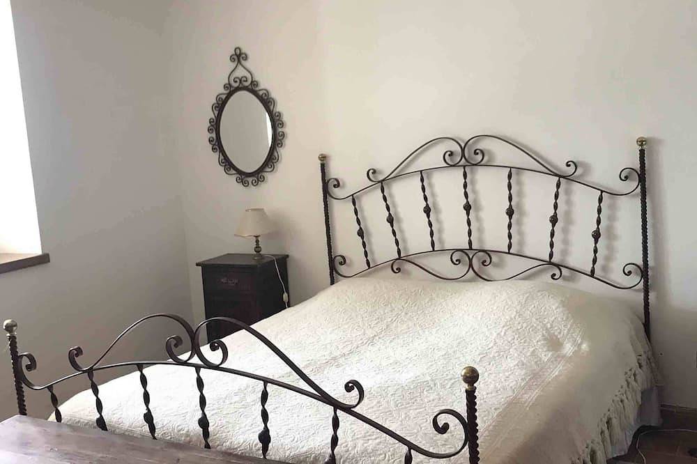 Appartamento intero, Just outside Rome. Apartment in a villa, with swimming pool. in Poggio San Lorenzo, Terminillo