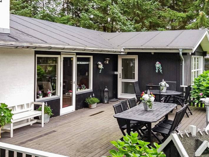 Ferieudlejning for 8 personer, med terrasse og pool samt sauna, børnevenlig i Aalborg Kommune