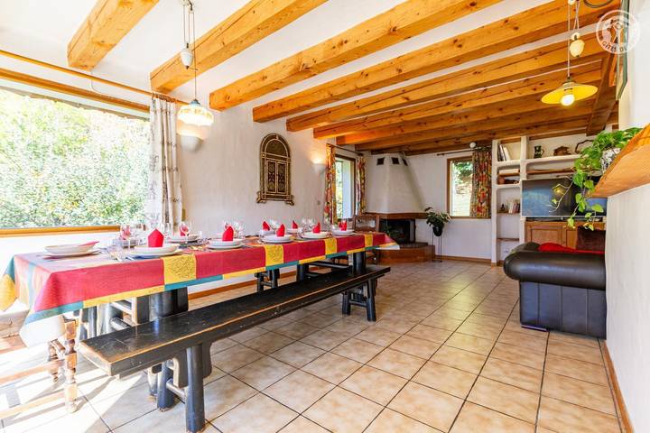 Gîte pour 10 personnes, avec jardin et terrasse, animaux acceptés à Bozel - 3