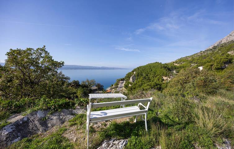 Ganze Ferienwohnung, Terrassen-Apartment am Strand mit WiFi und Parkplatz. in Lokva Rogoznica, Omis-Riviera