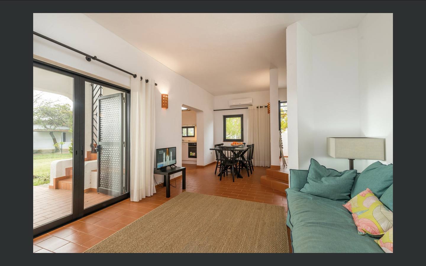 Casa de vacaciones 'Terraza 19B' con vistas al mar, piscina compartida y aire acondicionado in Pedras d'El Rei, Santa Luzia