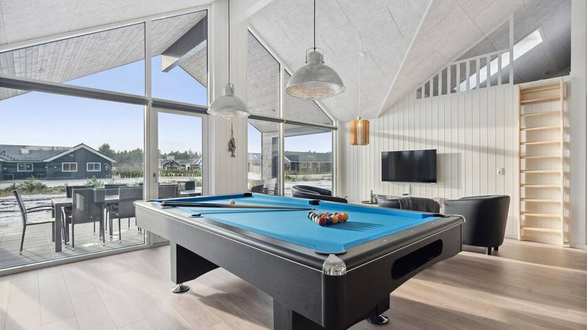 Luxus-Poolhaus in Ivenack für 24 Personen mit Außen-Spa in Ivenack, Mecklenburgische Seenplatte