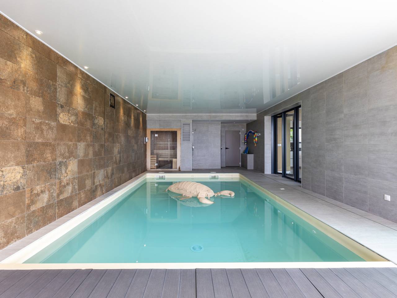Villa Agapanthes · Facing the sea, indoor pool. in Pleumeur-Bodou, Rosa Granitküste