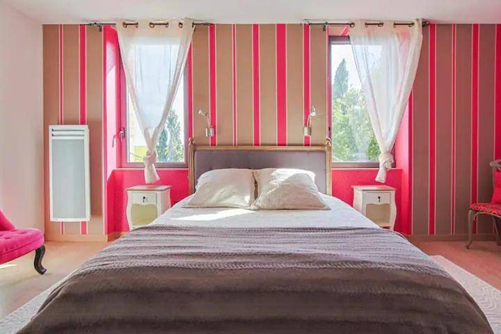 Location de vacances pour 14 personnes, avec terrasse ainsi que piscine et jardin, animaux acceptés à Aignes - 3