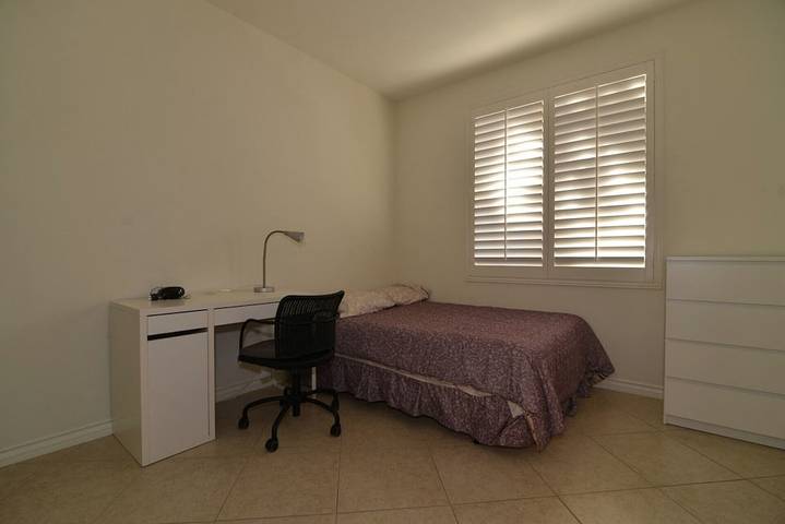 Vacation rental for 4 people, with pool and terrace as well as hot tub in Irvine