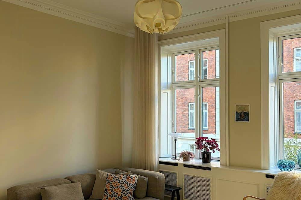 Ganze Wohnung, Renovierte Wohnung mit Balkon in Frederiksberg in Frederiksberg, Kopenhagen