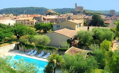 Gîte pour 2 personnes, avec terrasse ainsi que jardin et piscine à Aiguèze
