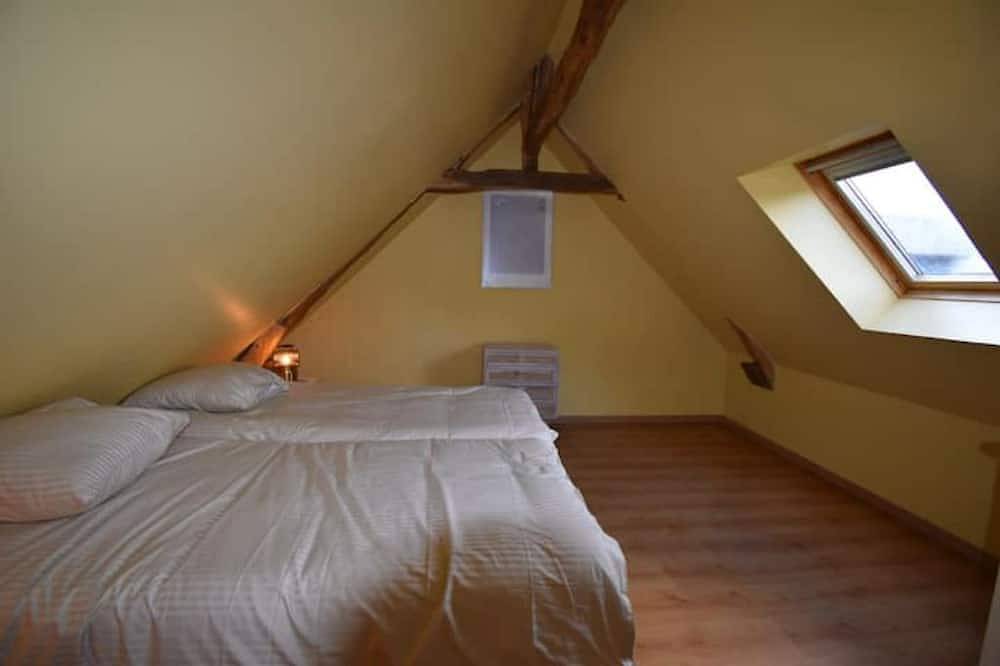 Charming farmhouse with garden close to Tours. in Saint-Pierre-des-Corps, Tours region