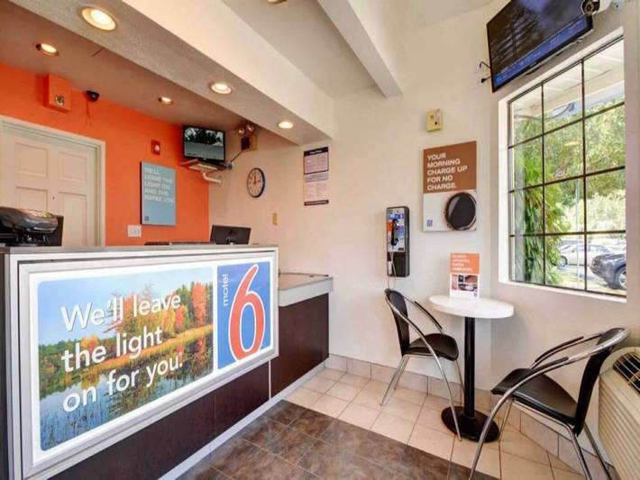 Apartamento entero, 1 cama tamaño queen | Ducha y microondas adaptados in Wethersfield, Connecticut