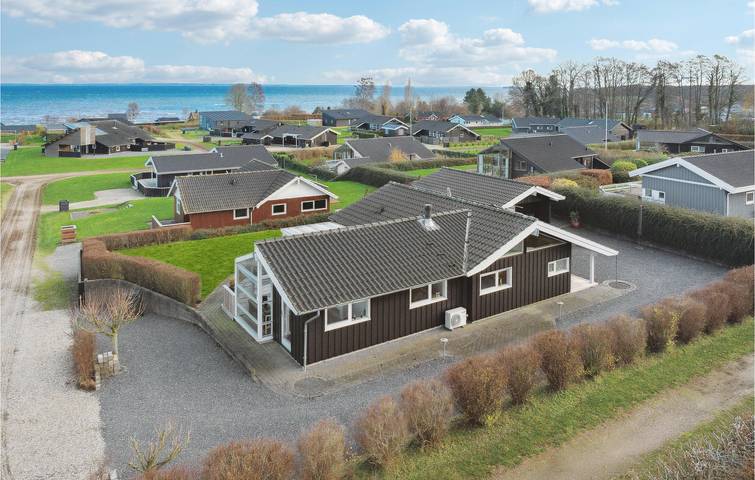 Ferienhaus für 6 Personen, mit Whirlpool und Garten sowie Terrasse in Grønninghoved Strand