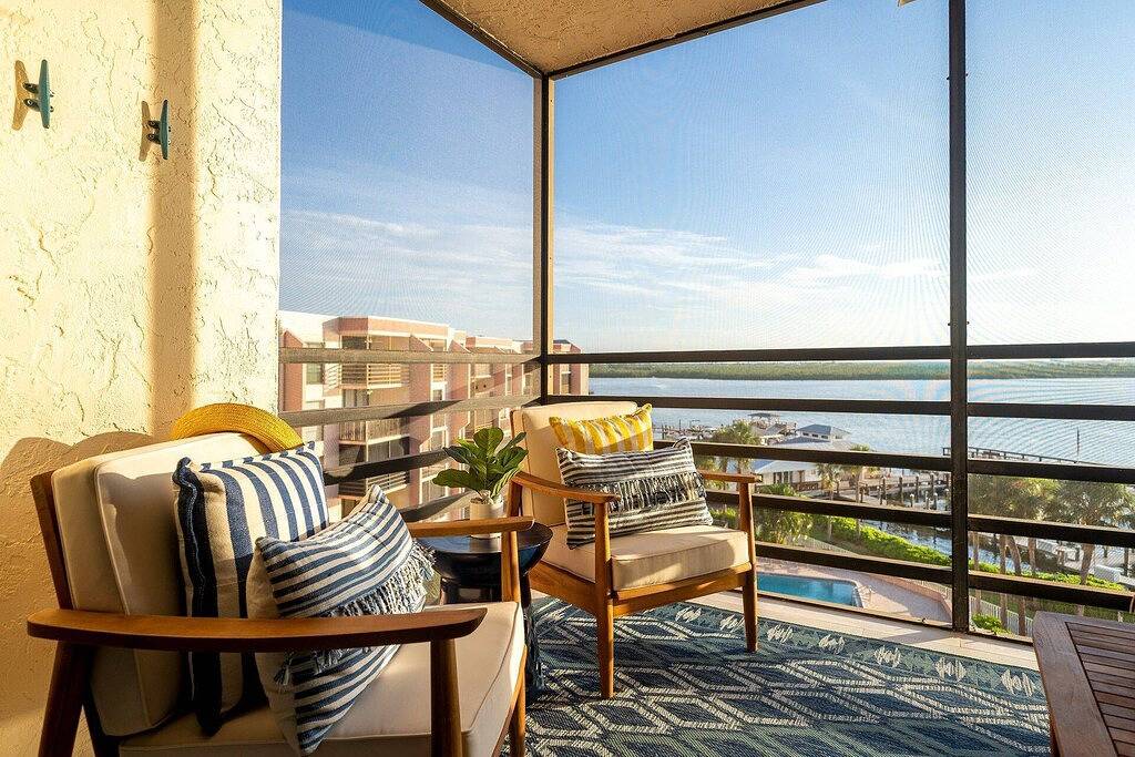 Ganze Wohnung, Magazine-Worthy Waterfront Condo ~Heated Pool & Spa w/Resort Amenities & Wifi; Walk to Shops/Dining in Marco Island, Southwest Florida