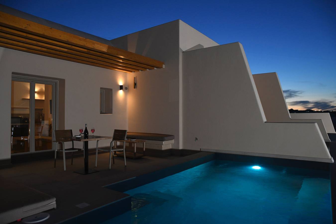 Santorini - Villa - Sleeps 2 - Pool - Parking in Vothonas, Santorin