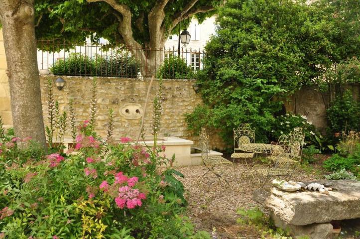 Location de vacances pour 4 personnes, avec jardin ainsi que vue et terrasse à Taulignan - 3