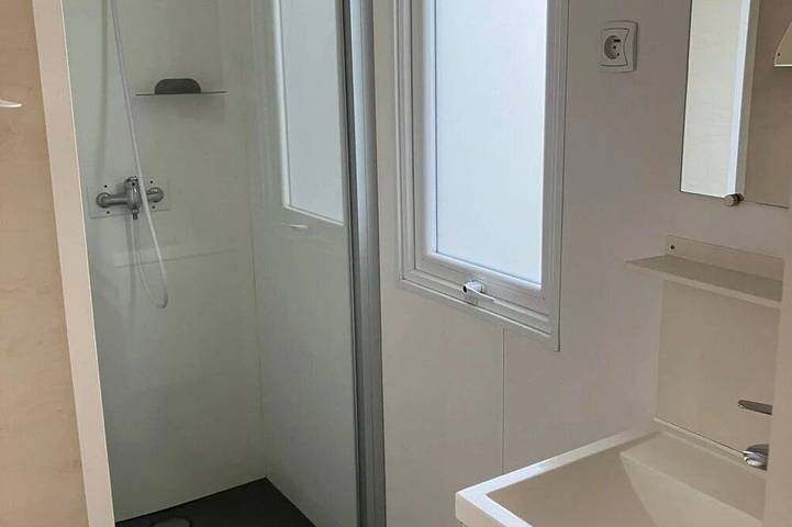 Zecamping 3 étoiles piscine chauffée toboggans mobil-home Tv 27m2 in Bollène, Vaucluse