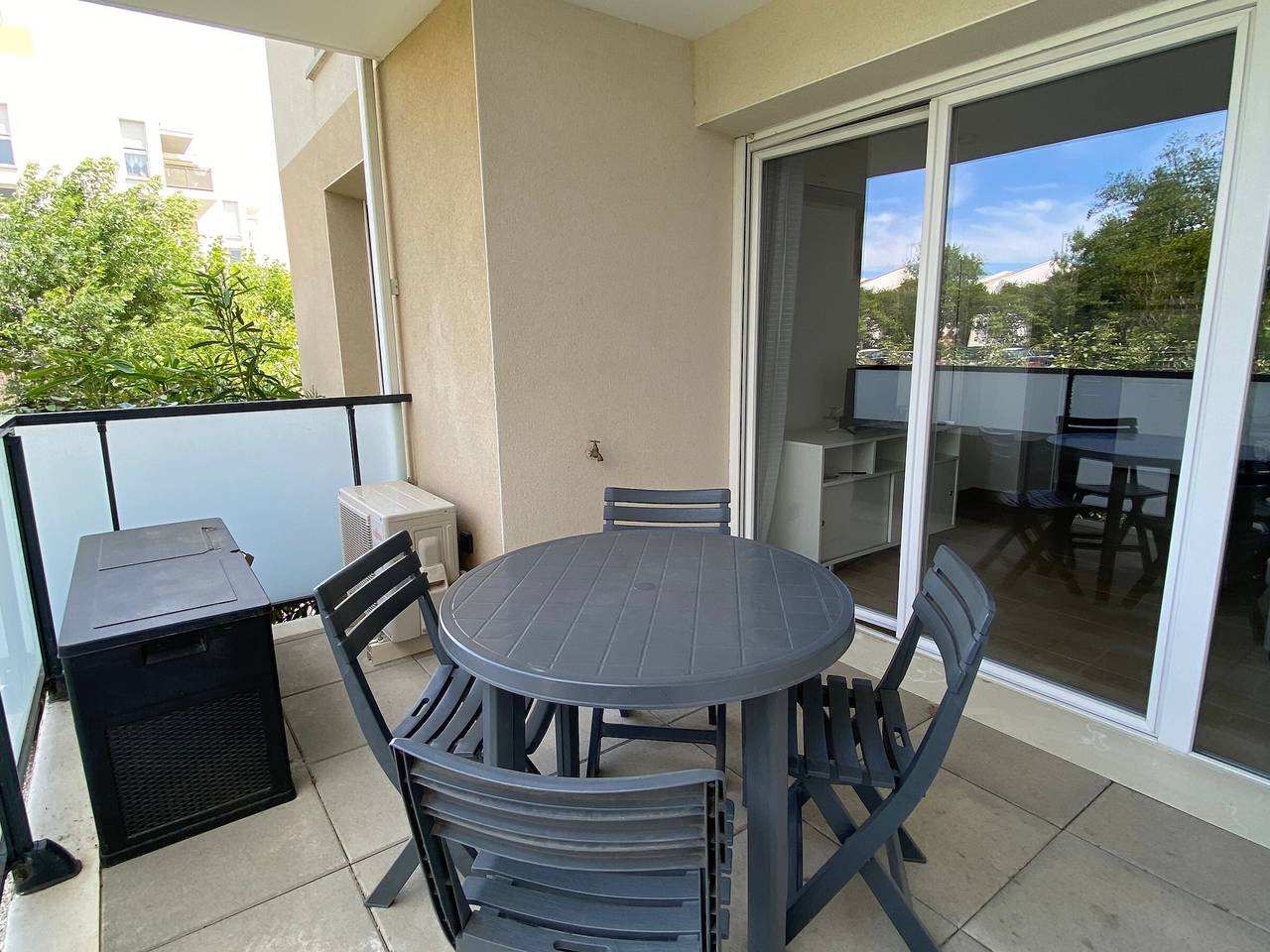 Entire apartment, Modern 1Br Apartment with A/C, Terrace & Parking, Sleeps 4 in La Côte Vermeille, Argelès-sur-Mer