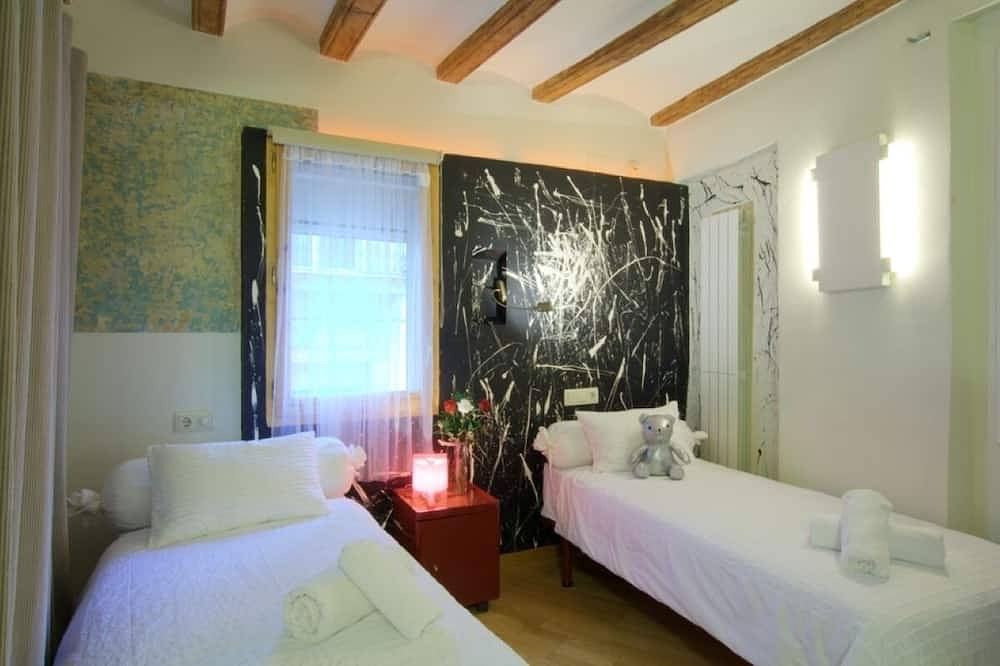 Ganze Wohnung, Central apartment 5 min.Ramblas next to the Mercat Sant Antoni.well communi in Barcelona Zentrum, Barcelona
