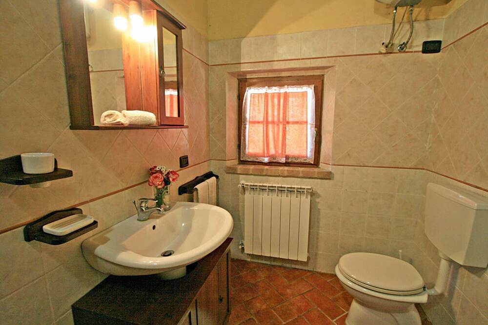 Cozy pet friendly private pool cottage in Tuscany in Pomarance, Riserva Naturale di Monterufoli
