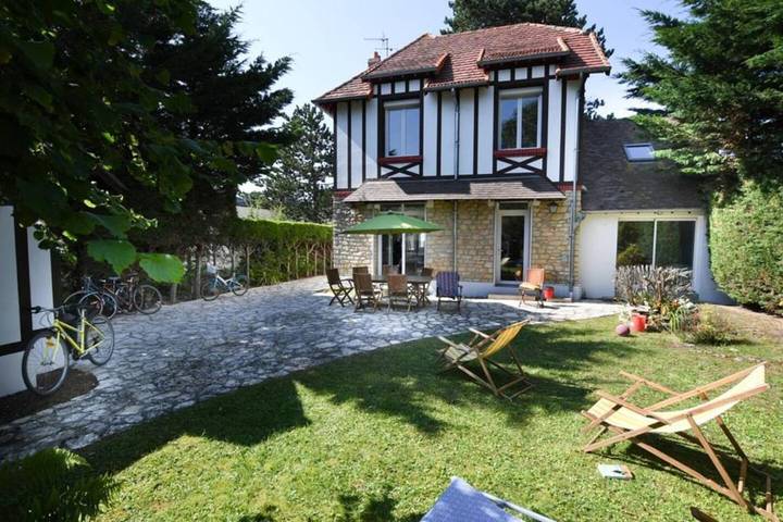 Location de vacances pour 7 personnes, avec Terrasse et Jardin dans Plage De La Redoute
